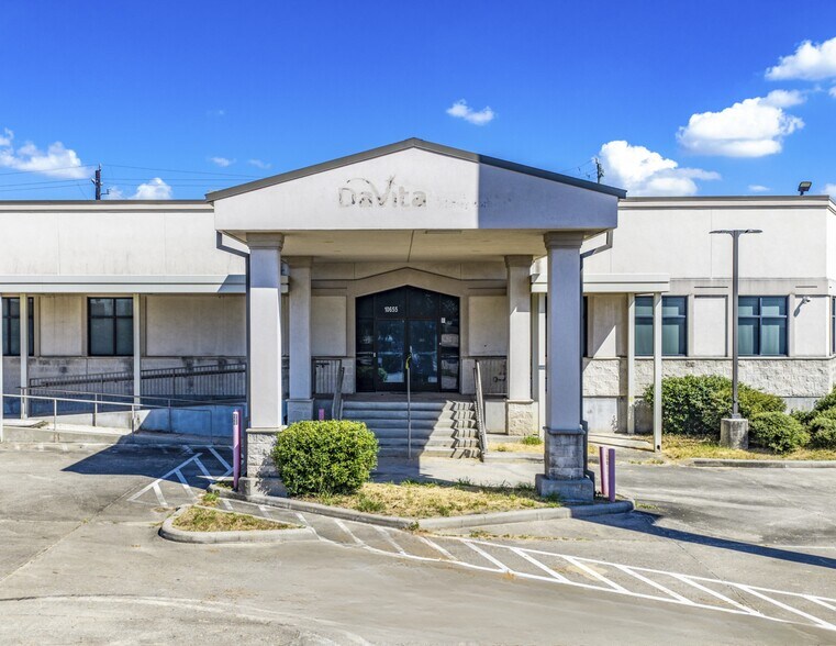 Primary Photo Of 10655 Eastex Fwy, Houston Medical For Sale