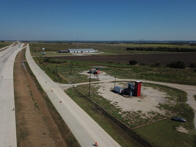 More Photos Of 6345 Interstate 35, Valley View Land For Lease