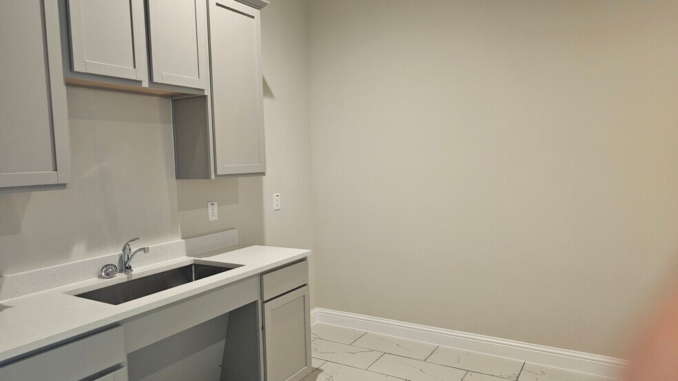 More Photos Of 3951 Alma Rd, McKinney Office For Sale
