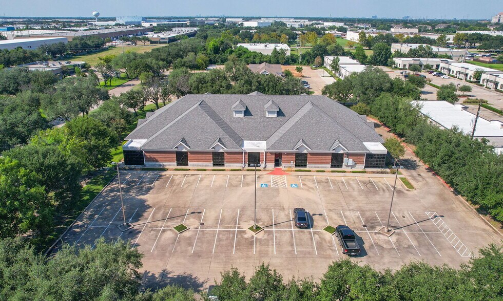 More Photos Of 12511 Emily Ct, Sugar Land Office For Sale