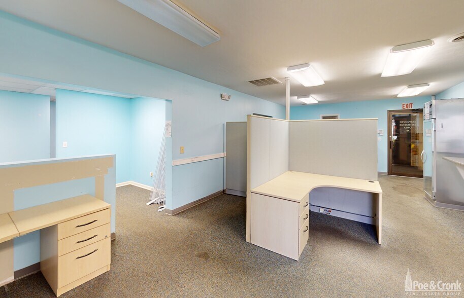 More Photos Of 7400 Sunnybrook Dr, Roanoke Medical For Sale