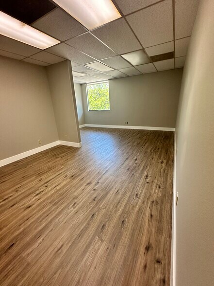 More Photos Of 1633 Erringer Rd, Simi Valley Medical For Lease