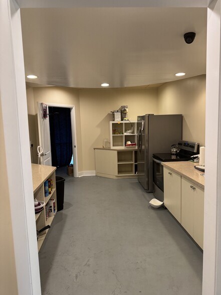 More Photos Of 2117 Whitesburg Dr SE, Huntsville Storefront Retail Office For Lease