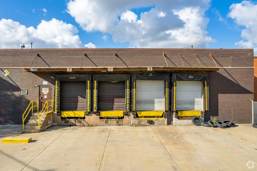 More Photos Of 5540 N Northwest Hwy, Chicago Warehouse For Sale