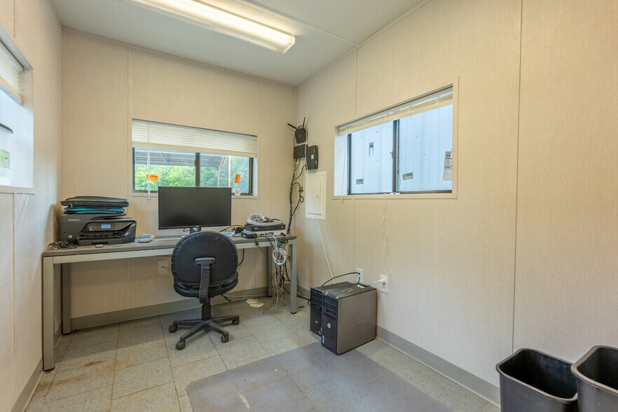 More Photos Of 130 Day St, Seymour Warehouse For Lease