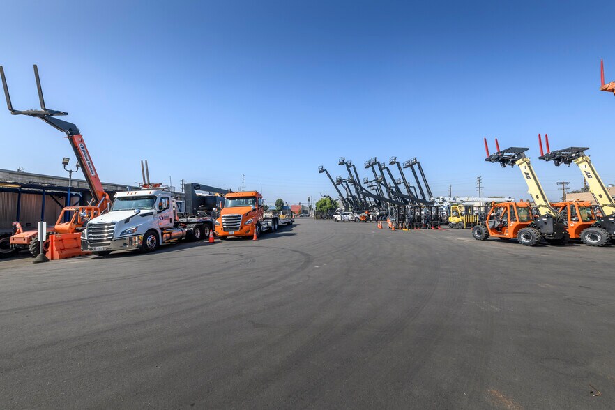 More Photos Of 10232-10234 Glenoaks Blvd, Pacoima Warehouse For Sale