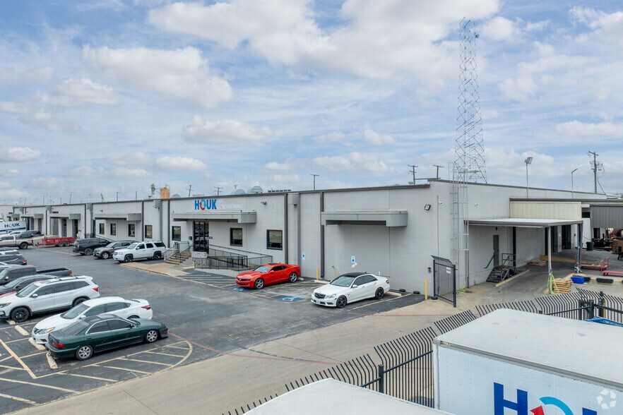 More Photos Of 833 111th St, Arlington Distribution For Lease