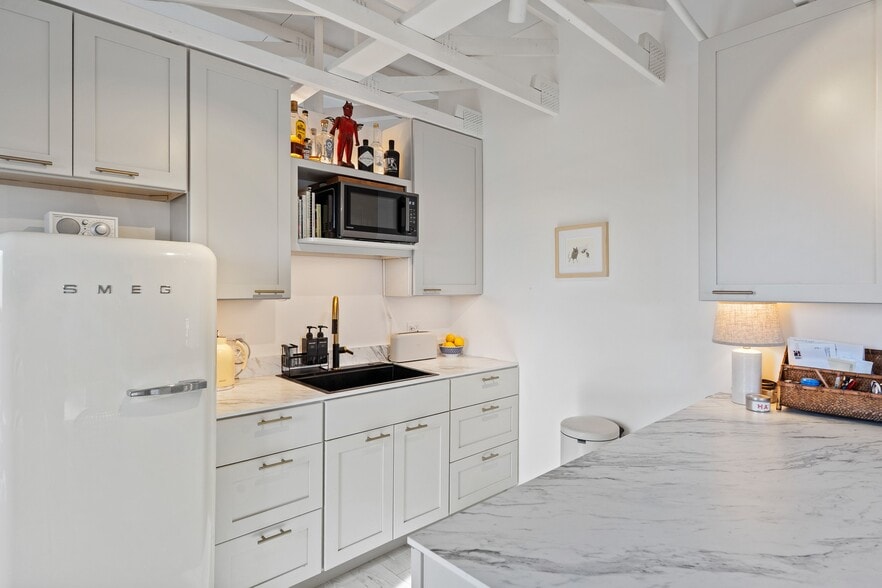 More Photos Of 4 N Chamisa Dr, Santa Fe Specialty For Sale