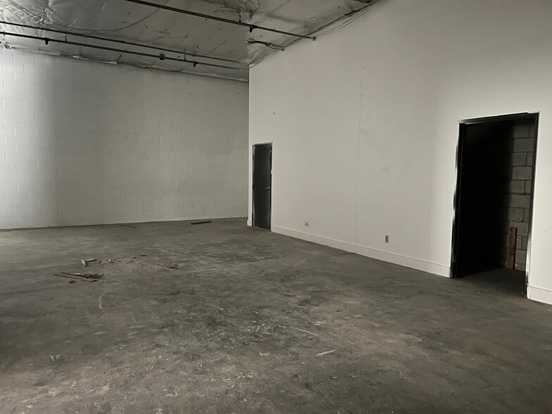 More Photos Of 911 W C St, Wilmington Warehouse For Lease