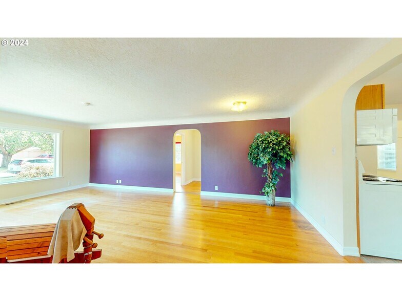 More Photos Of 905 Broadway St, Longview Specialty For Sale