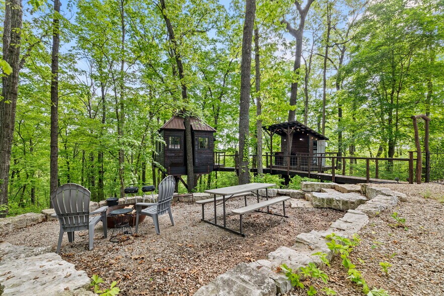 More Photos Of 22468 State Highway 112, Cassville Specialty For Sale