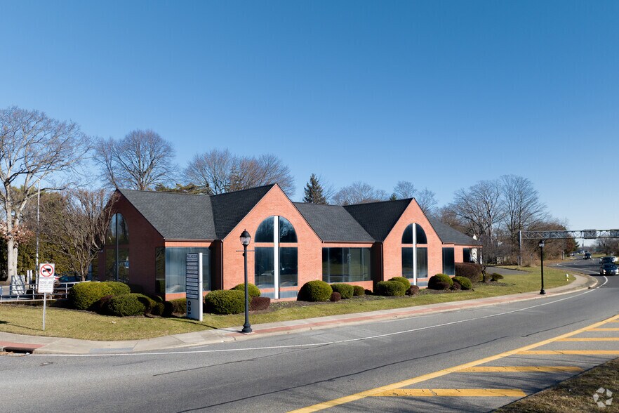 More Photos Of 160 Howells Rd, Bay Shore Medical For Lease