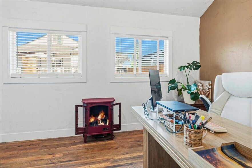 More Photos Of 736 SW 10th St, Redmond Office For Sale