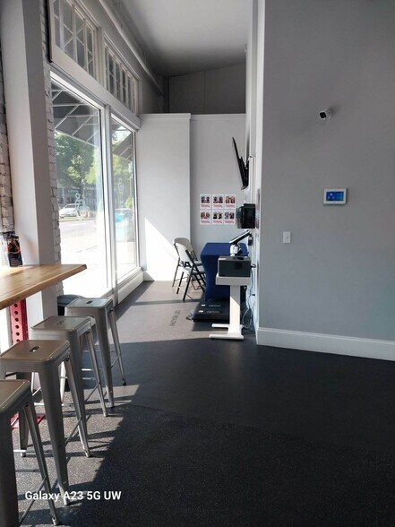 More Photos Of 126 Central Way, Kirkland Storefront For Lease