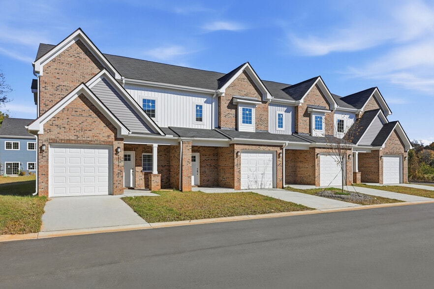 More Photos Of 13701 Erwin Rd, Charlotte Multifamily For Sale