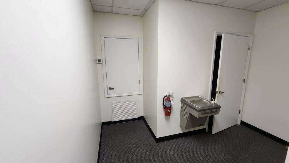 More Photos Of 3586 Aloma Ave, Winter Park Office For Sale