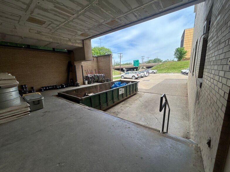 More Photos Of 850 Poplar St, Pittsburgh Flex For Sale