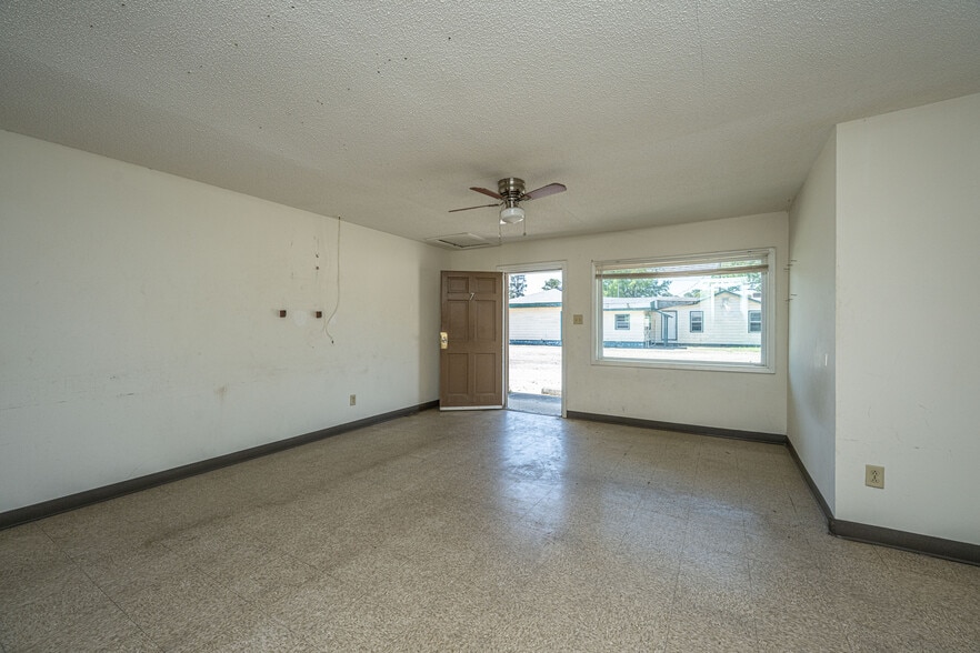 More Photos Of 1058 Edgewater Rd, Pineville Hotel For Sale