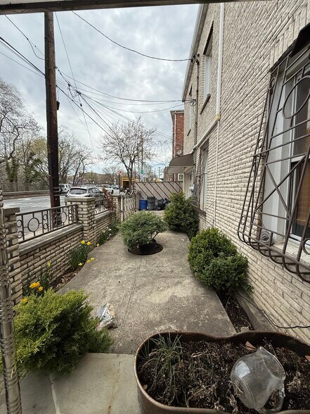 More Photos Of 1432 Hylan Blvd, Staten Island Medical For Lease
