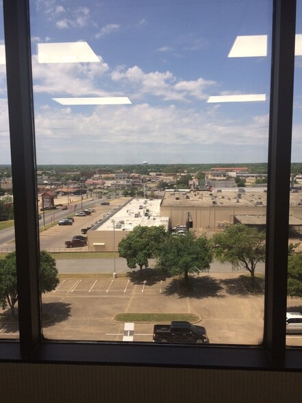 More Photos Of 1800 Teague Dr, Sherman Office For Lease