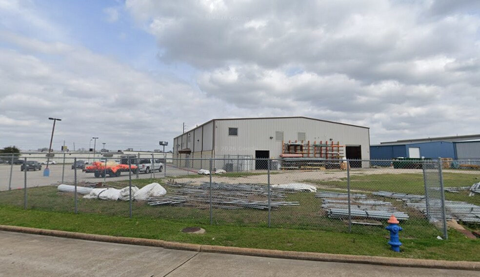 More Photos Of 1803 Rough Neck Dr, Humble Warehouse For Lease