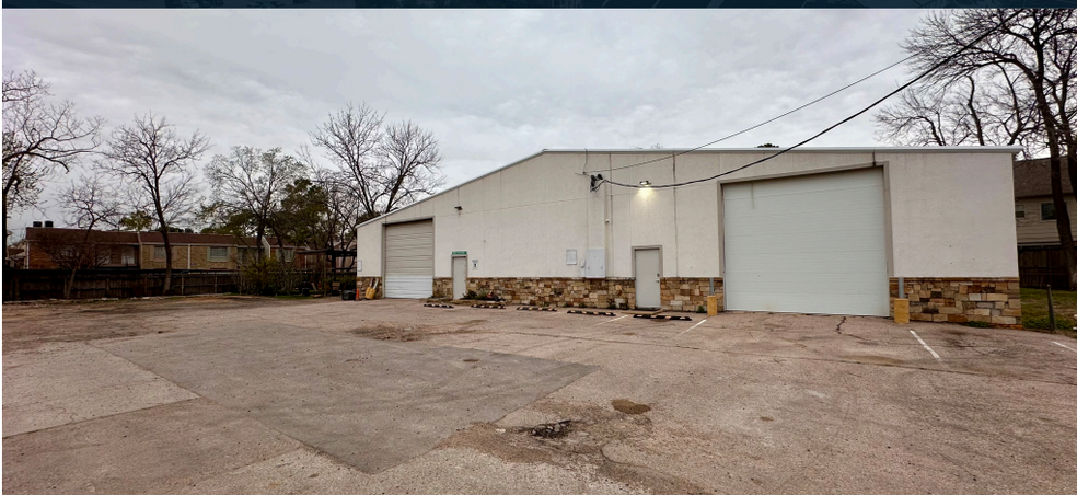 Primary Photo Of 9236 Kingsville St, Houston Warehouse For Sale