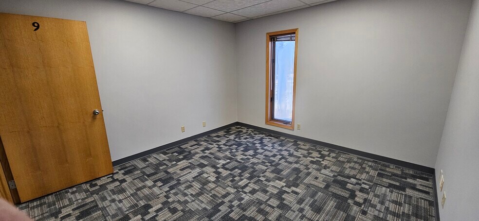 More Photos Of 7124 Windsor Lake Pky, Loves Park Office For Lease