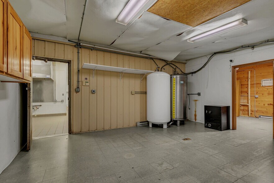 More Photos Of 14860 165th Ave, Becker Restaurant For Sale