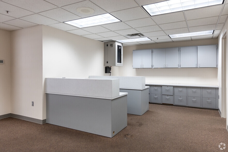 More Photos Of 400 W 9th St N, Ladysmith General Retail For Sale