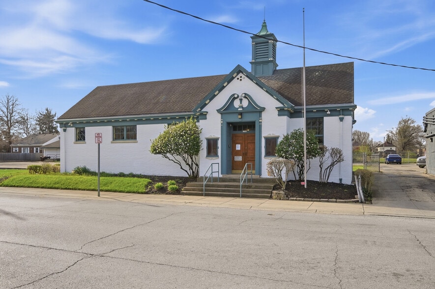 More Photos Of 1703 Dale Rd, Cincinnati Public Library For Sale