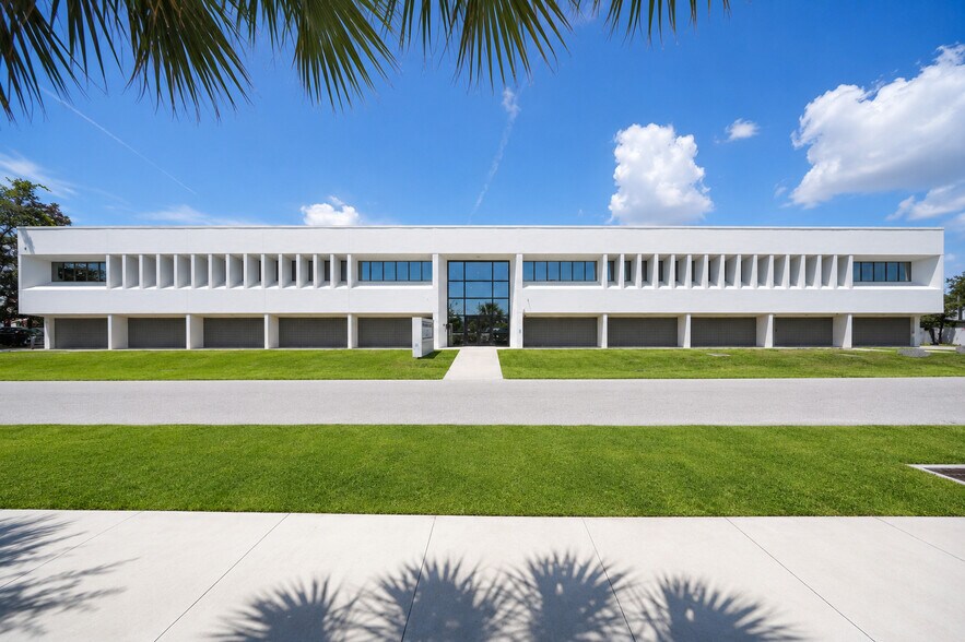 More Photos Of 3707 W Cherry St, Tampa Office For Sale