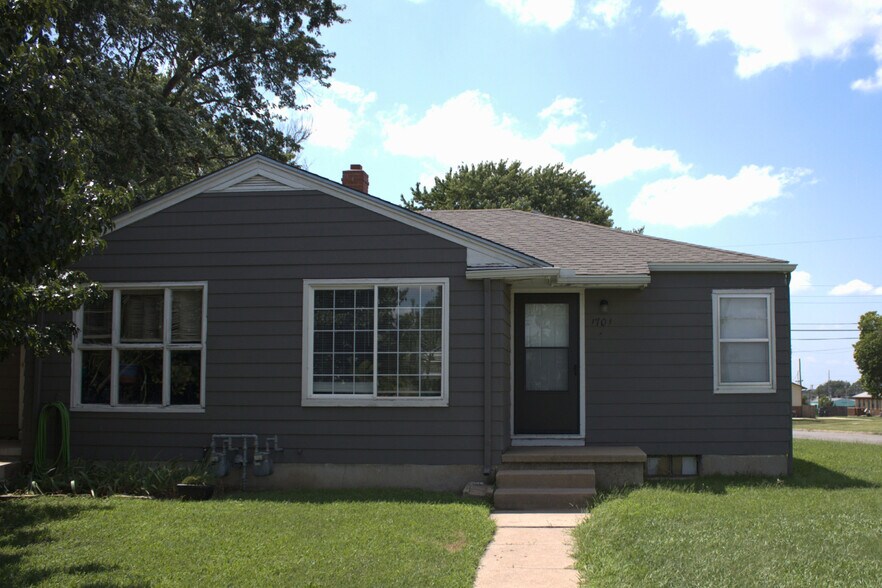 More Photos Of 1701 S Roosevelt St, Wichita Multifamily For Sale