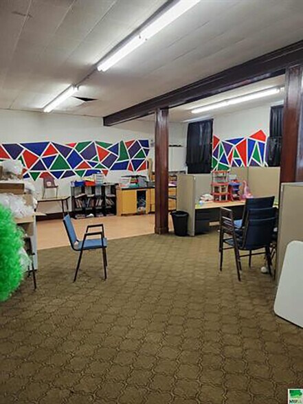 More Photos Of 423 George St, Sioux City Specialty For Sale