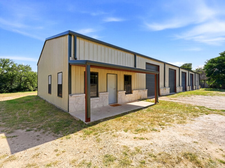 More Photos Of 117 Business Dr W, Kerrville Warehouse For Sale