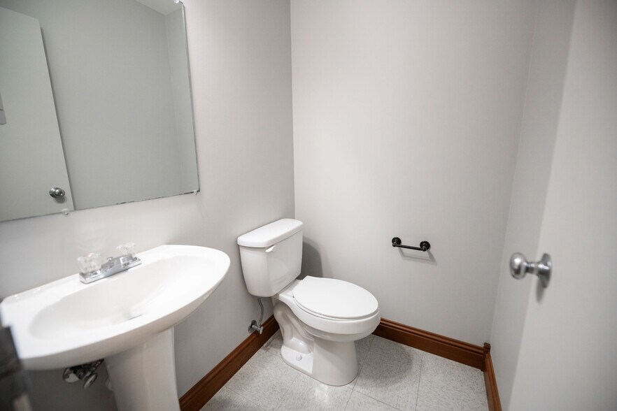 More Photos Of 730 4th Ave, Huntington Office For Lease