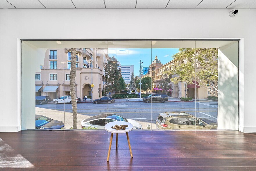 More Photos Of 220-228 N Canon Dr, Beverly Hills Loft Creative Space For Lease