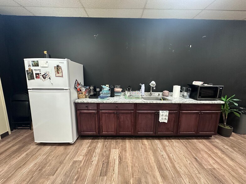 More Photos Of 2883 Aero Park Dr, Traverse City Warehouse For Sale