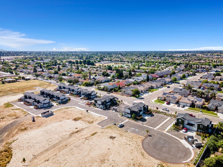 More Photos Of 5860 W Santa Ana Ave, Fresno Apartments For Sale