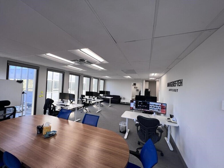 More Photos Of 185 Great Neck Rd, Great Neck Office For Lease