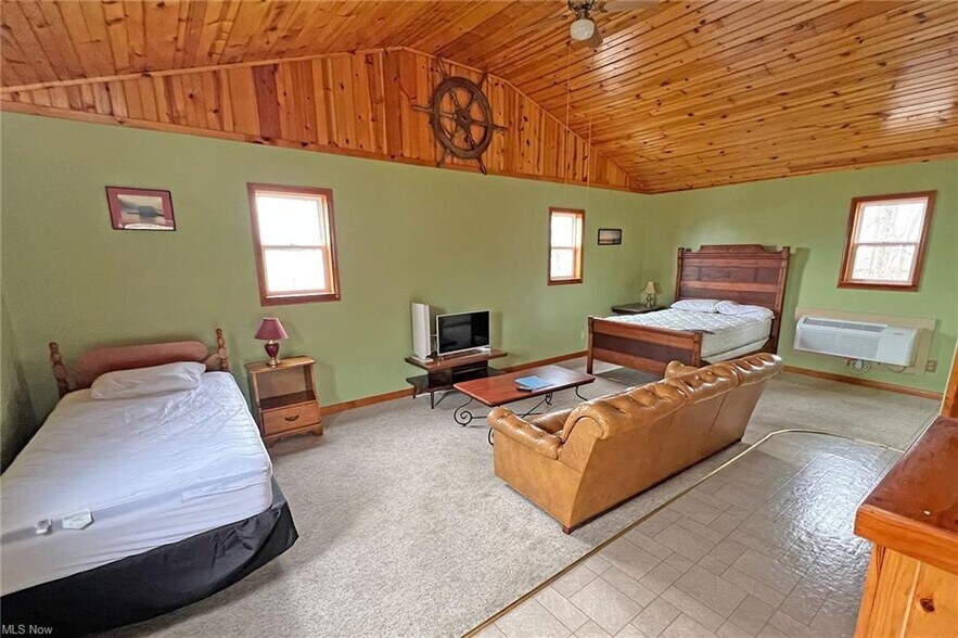 More Photos Of 504 W Lakeshore Dr, Kelleys Island Restaurant For Sale