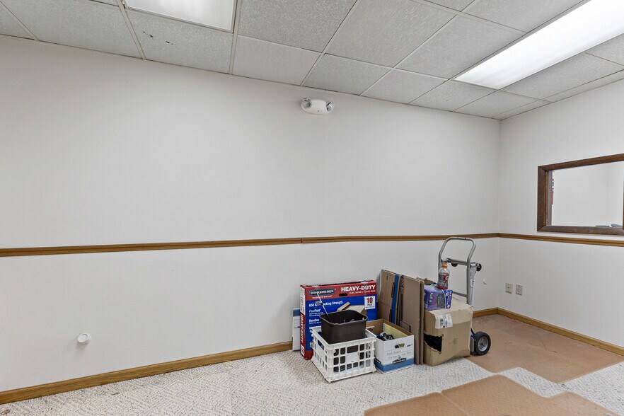 More Photos Of 1302-1306 4th Ave, Huntington Medical For Sale