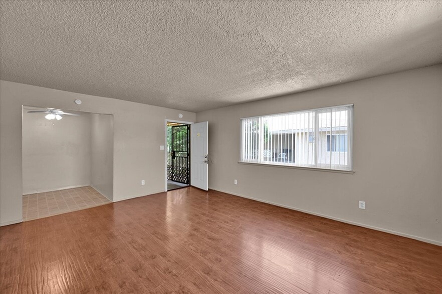 More Photos Of 4549 Ashcroft Ave, Sacramento Apartments For Sale