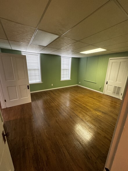 More Photos Of 300 Washington St, Saint Charles Office For Sale