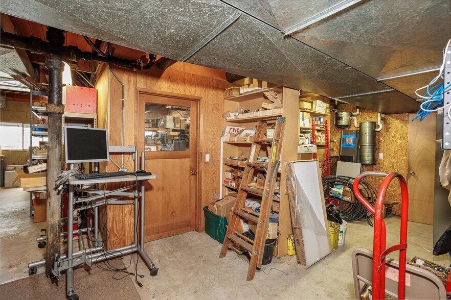 More Photos Of 835 SE 17th Ave, Portland Office For Sale