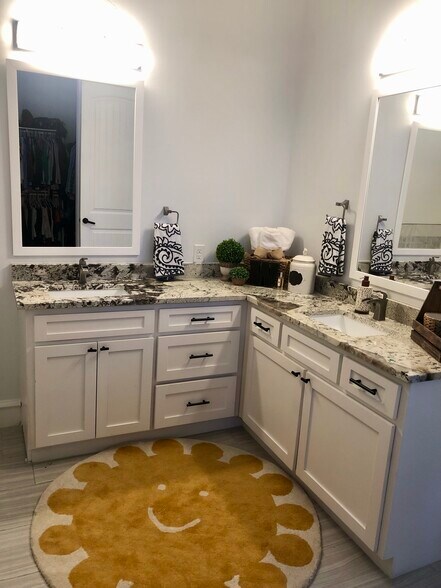 More Photos Of 11351 Hilltop Rd, Argyle Apartments For Sale