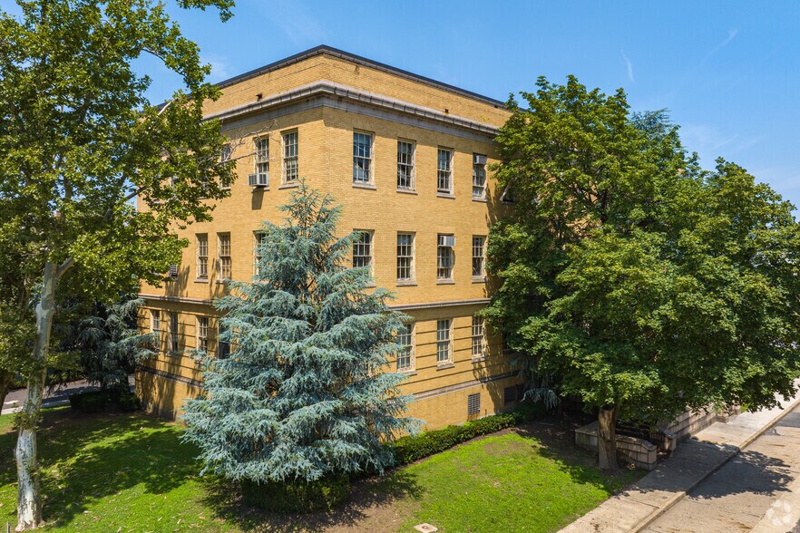 More Photos Of 2275 Bridge St, Philadelphia Unknown For Lease