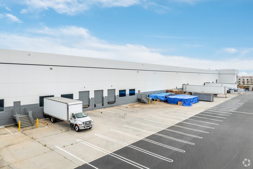 More Photos Of 20081-20111 Ellipse, Foothill Ranch Warehouse For Lease