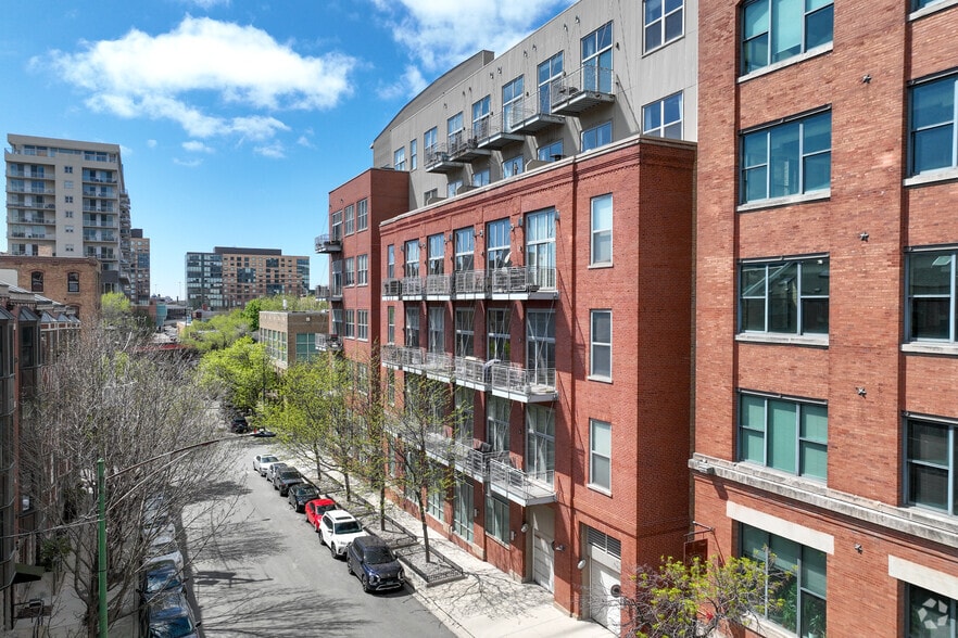 Primary Photo Of 824 W Superior St, Chicago Office Residential For Sale