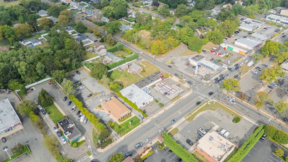 More Photos Of 504 Larkfield Rd, East Northport Restaurant For Lease