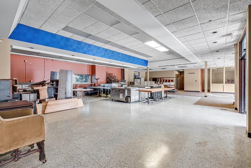 More Photos Of 2359 S Shelby St, Indianapolis Bank For Lease